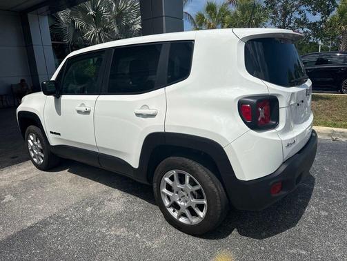 Alpine White Clearcoat 2023 Jeep Renegade Latitude