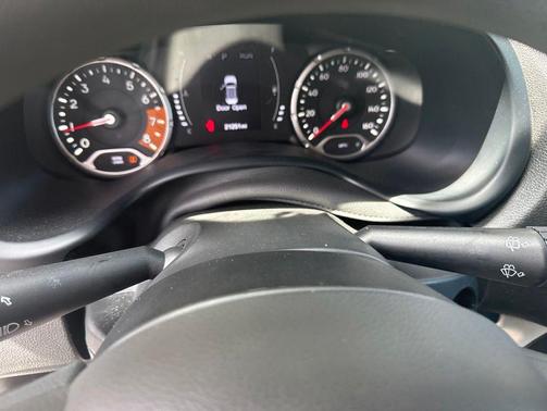 Alpine White Clearcoat 2023 Jeep Renegade Latitude