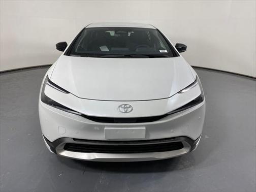 2025 Toyota Prius Plug-In Hybrid SE