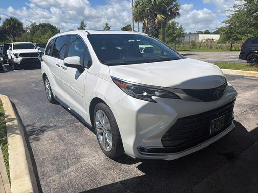 Wind Chill Pearl 2024 Toyota Sienna Platinum