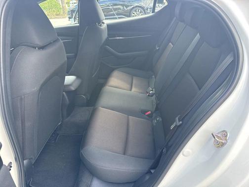 Snowflake White Pearl Mica 2022 Mazda Mazda3 FWD
