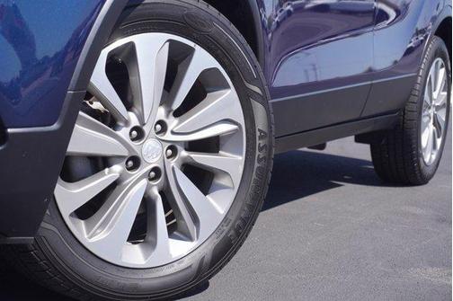 Photo 2 of 31 of 2019 Buick Encore Preferred