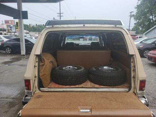 Tan 1988 Chevrolet Suburban R10
