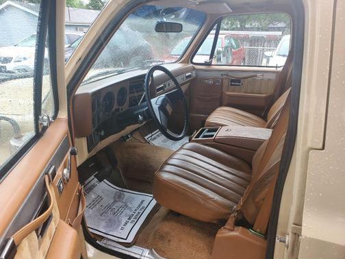 Tan 1988 Chevrolet Suburban R10