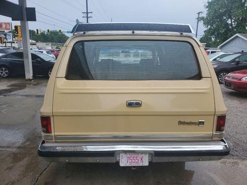 Tan 1988 Chevrolet Suburban R10
