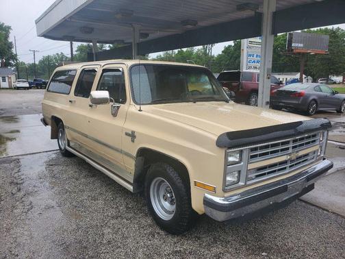 Tan 1988 Chevrolet Suburban R10