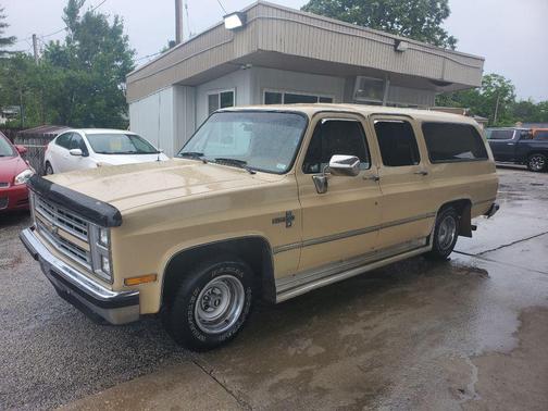 Tan 1988 Chevrolet Suburban R10