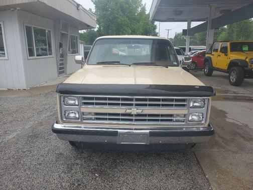 Tan 1988 Chevrolet Suburban R10