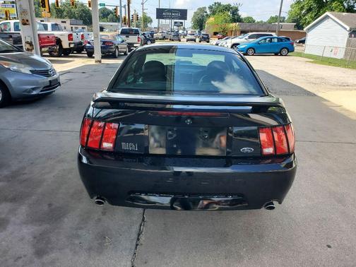 2004 Ford Mustang Mach I