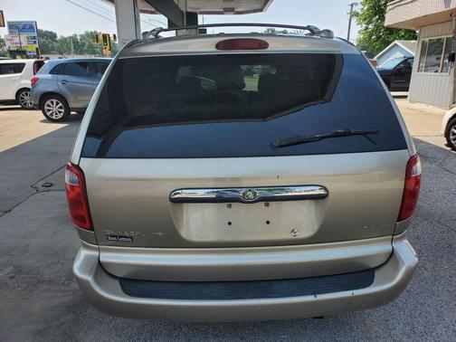 2002 Chrysler Town & Country Limited