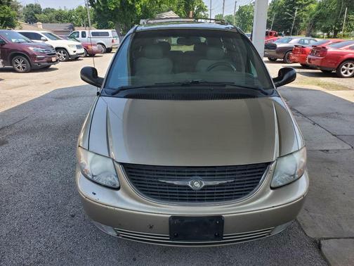 2002 Chrysler Town & Country Limited