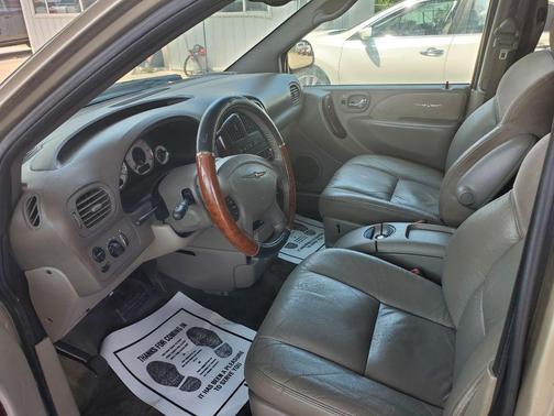 2002 Chrysler Town & Country Limited