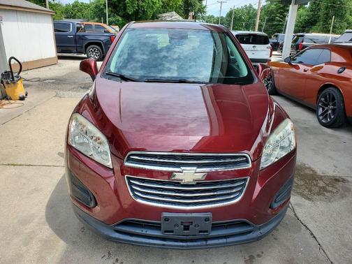 Maroon 2016 Chevrolet Trax LS
