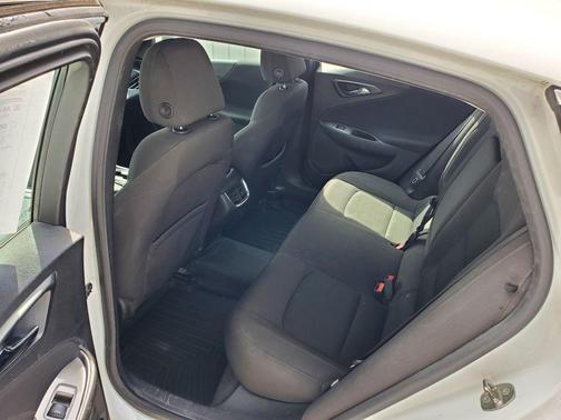 White 2017 Chevrolet Malibu 1LT