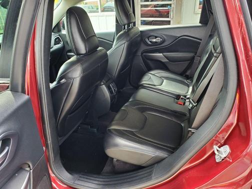 Red 2019 Jeep Cherokee Limited