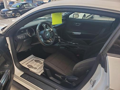 2017 Ford Mustang V6