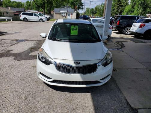 White 2016 Kia Forte LX
