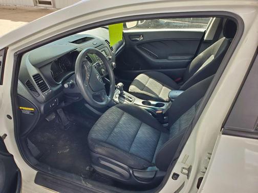 White 2016 Kia Forte LX