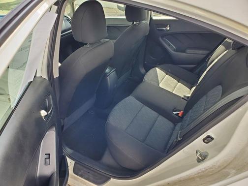 White 2016 Kia Forte LX