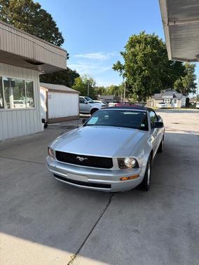 Silver 2008 Ford Mustang Deluxe