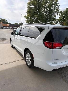 White 2017 Chrysler Pacifica Touring-L
