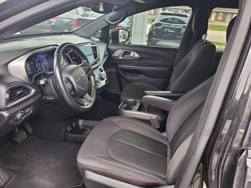 Black 2018 Chrysler Pacifica Touring Plus