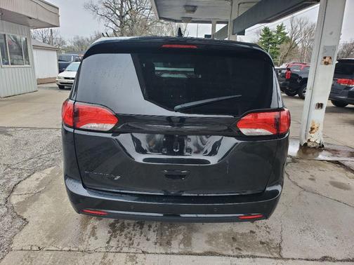 Black 2018 Chrysler Pacifica Touring Plus