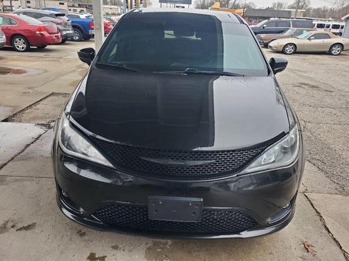 Black 2018 Chrysler Pacifica Touring Plus
