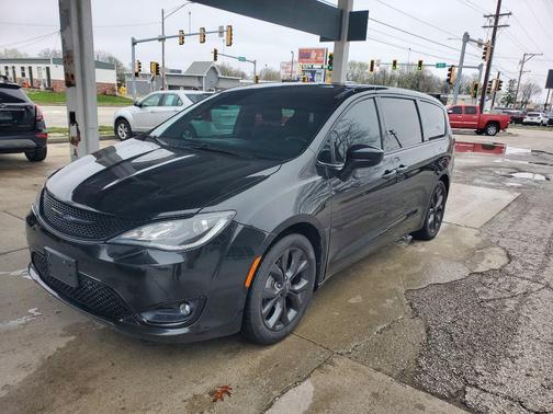 Black 2018 Chrysler Pacifica Touring Plus