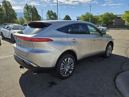 Titanium Glow 2021 Toyota Venza Limited