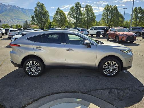 Titanium Glow 2021 Toyota Venza Limited