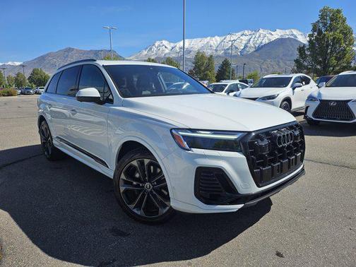 Glacier White Metallic 2025 Audi Q7 55 Premium Plus