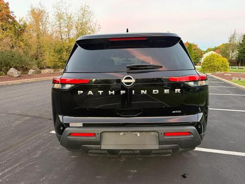 2025 Nissan Pathfinder SV 4WD