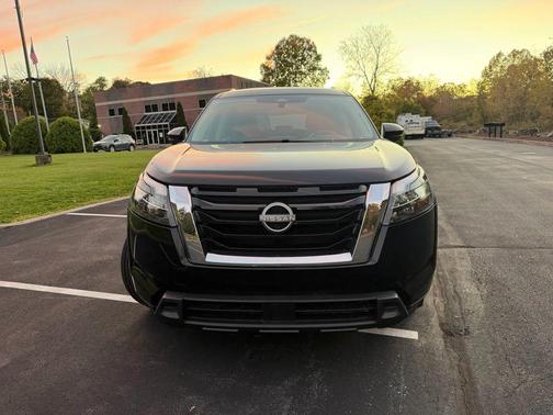 2025 Nissan Pathfinder SV 4WD