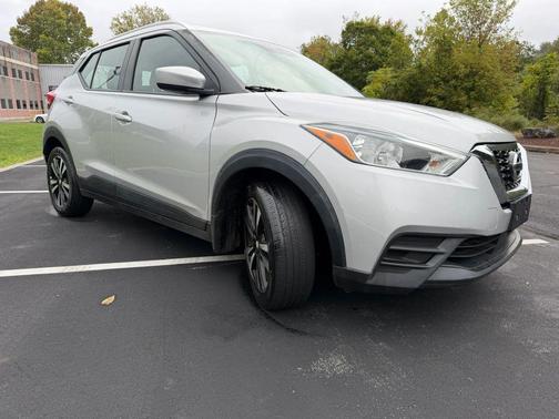 Brilliant Silver Metallic 2020 Nissan Kicks SV