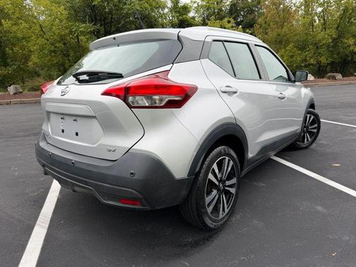 Brilliant Silver Metallic 2020 Nissan Kicks SV