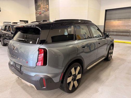 Smokey Green Metallic 2025 MINI Countryman Cooper S ALL4