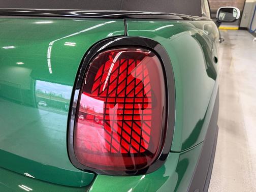 British Racing Green Met 2026 MINI Convertible
