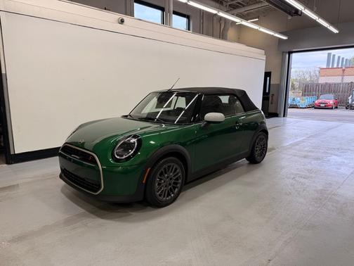 British Racing Green Met 2026 MINI Convertible