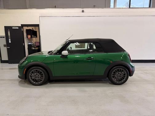 British Racing Green Met 2026 MINI Convertible