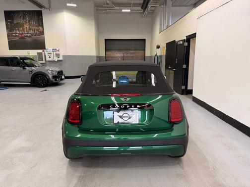 British Racing Green Met 2026 MINI Convertible