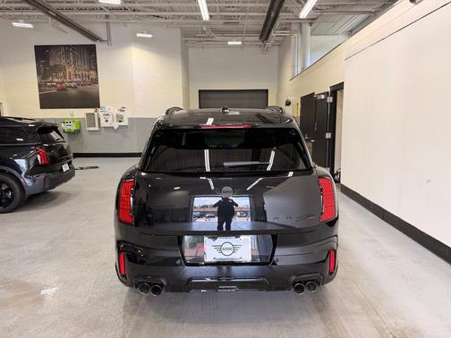 Midnight Black II Metallic 2027 MINI Countryman