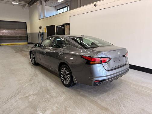 Gun Metallic 2024 Nissan Altima 2.5 SV