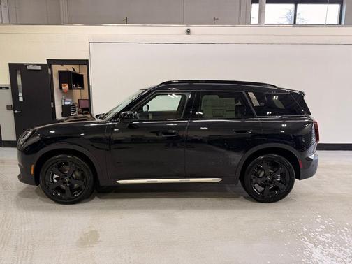 Midnight Black II Metallic 2026 MINI Countryman Cooper S ALL4