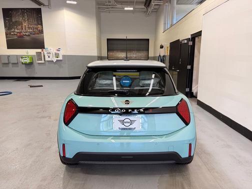 Ocean Wave Green Metallic 2026 MINI Hardtop
