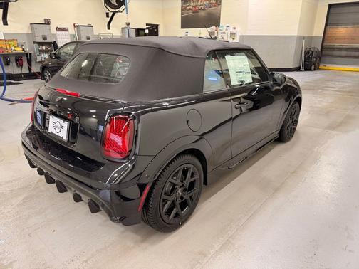 Midnight Black II Metallic 2026 MINI Convertible