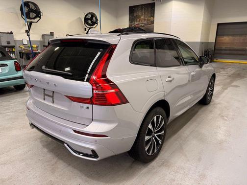 2025 Volvo XC60 B5 Plus