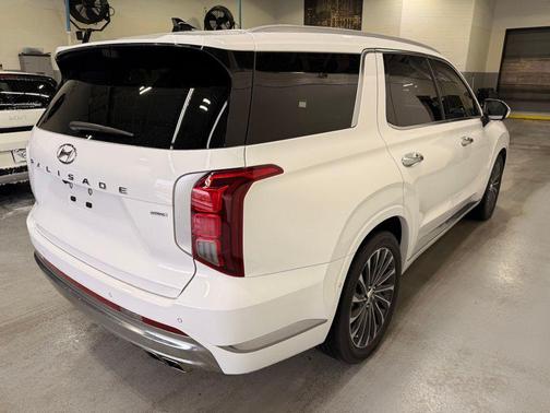 Hyper White 2023 Hyundai PALISADE Calligraphy