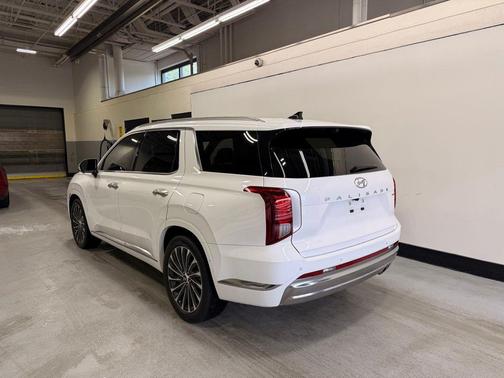 Hyper White 2023 Hyundai PALISADE Calligraphy
