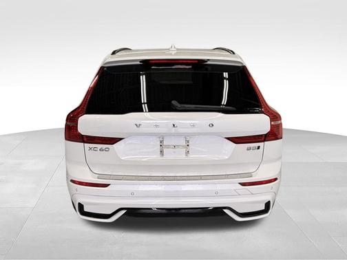 Crystal White 2023 Volvo XC60 B5 Plus Dark Theme